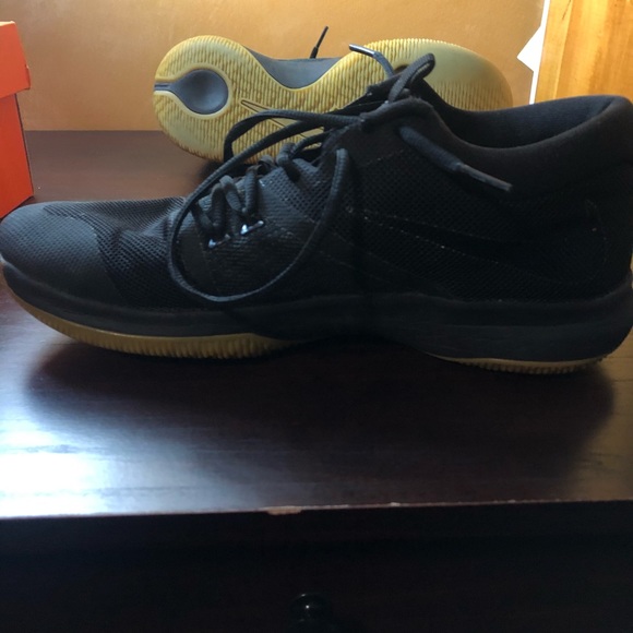 Nike Zoom Assertions Black and Gum Bottom - Picture 2 of 4